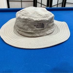 North face bucket hat.